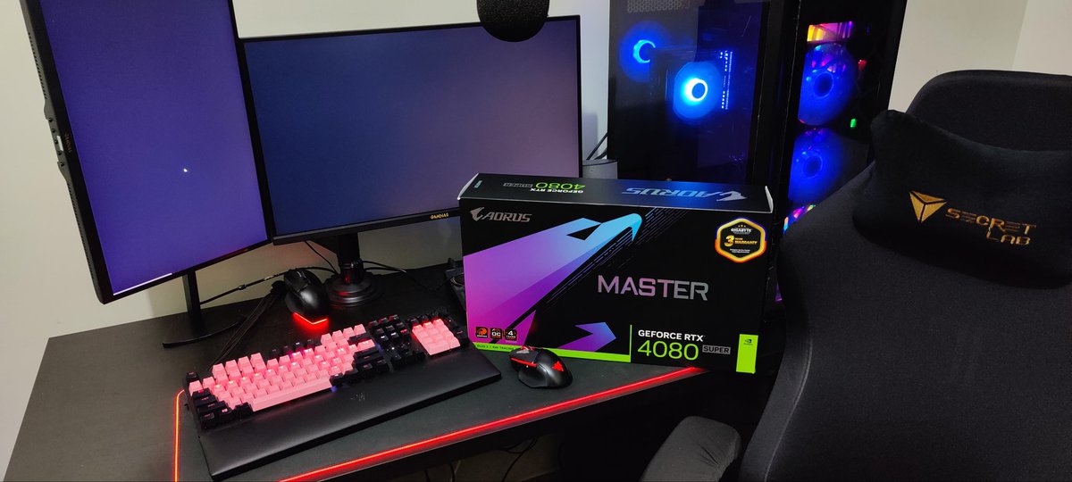 rajandresx's tweet photo. Ready for roblox jk.
Excuse my excitement
#RTX4080SUPER #AORUSMASTER #4080SUPERMASTER https://t.co/npNTlwGg41