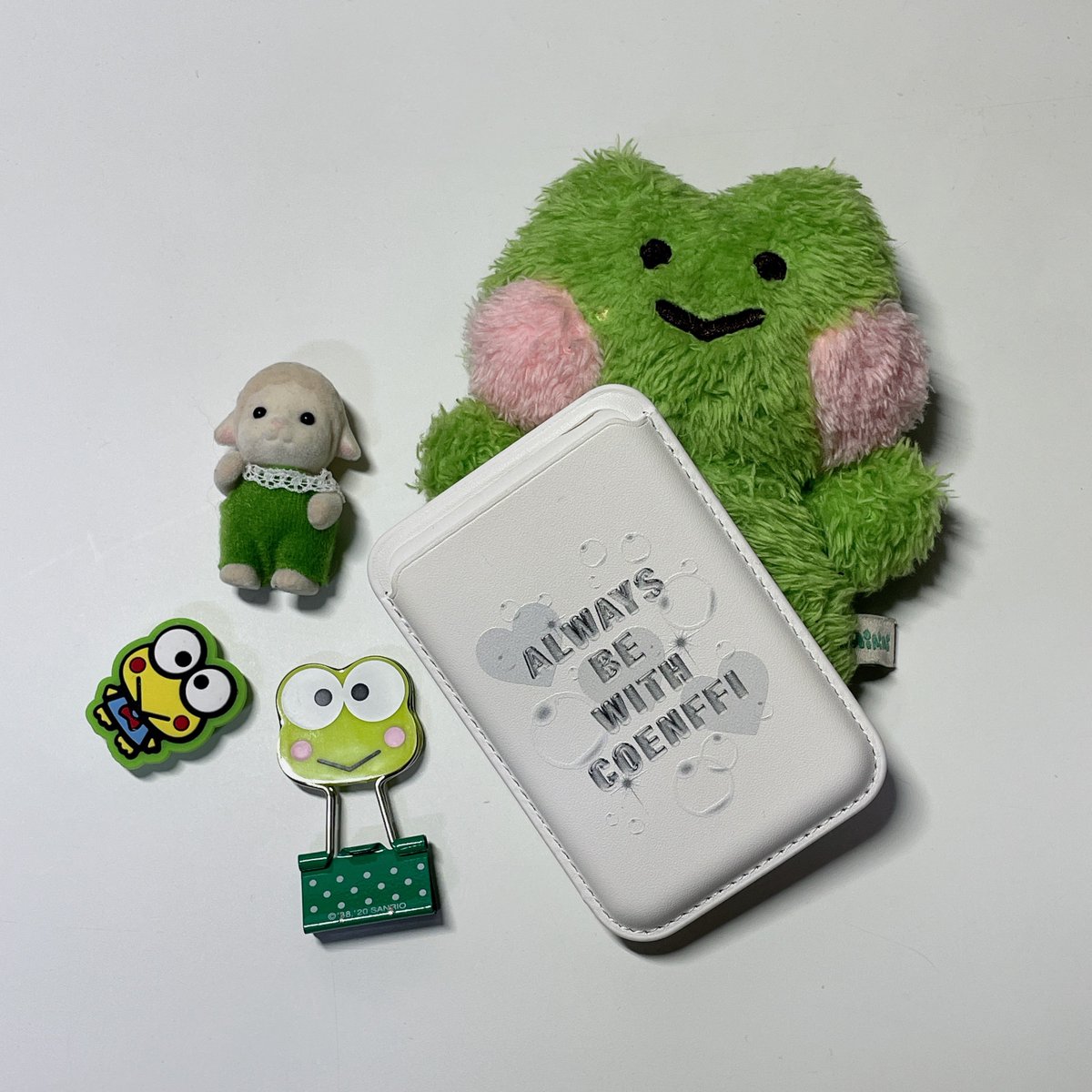 맥세이프 카드지갑 내 취향담아 만들기
너무 맘에들고 카드 세장이나 들어가서 너무좋다
형원이 옆에 항상 있을게 💚