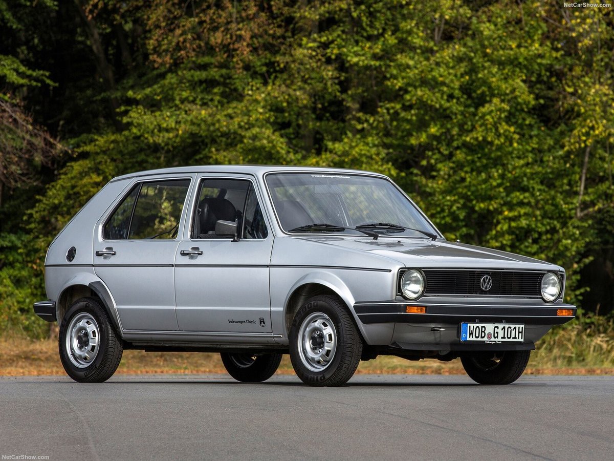gt01_design's tweet photo. This year #Volkswagen is celebrating the 50th birthday of its legendary model, the #Golf! Do you want a new all-electric Golf with the styling of 1974 Mk1 model?
#digitalart #digimods #render #rendering #カーコラ #架空仕様 https://t.co/W3qxHLHTxJ