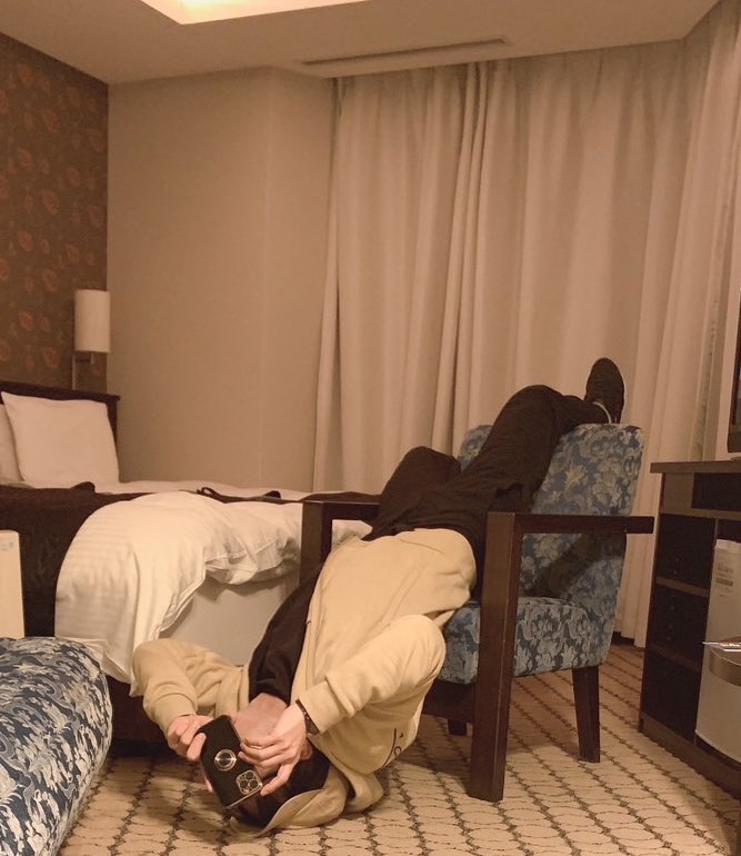 お前ら広がっちゃいな！背中たんRPアカウント tweet media