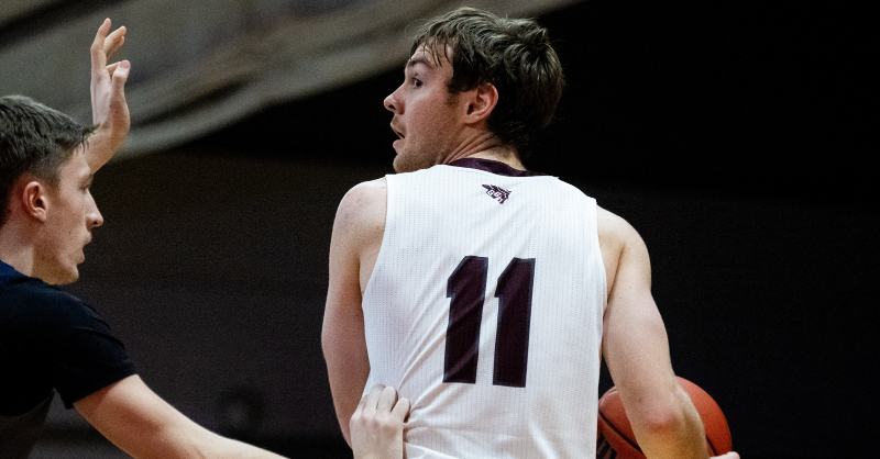 OUAsport's tweet photo. It's #CapitalHoops Day! 🆚

@griffinporter97 is joined by a few of tonight's participants from the @uOttawaGeeGees and @CURavens to talk about the rivalry, the iconic game, and more on the #OUA Basketball Show! 🏀 

Check out the full episode below! 

#WeAreONE | #QuestForTheCup