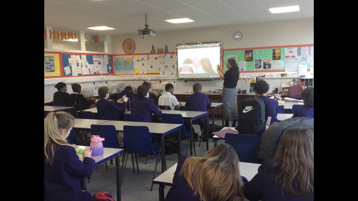 OLHSModLangs's tweet image. To celebrate Languages Week Scotland, our Lingua Club learnt some Japanese and how to make origami… not uas easy as it seems but everyone tried their best and had fun 😊 @OLHSMotherwell @LangsWeekScot
