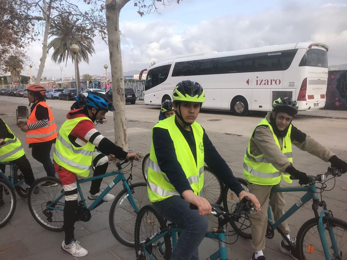 L'Institut Escola Mina el Col.legi Amor de Déu i l'Escola Catalunya participen en l'activitat de Parcs i Pedals al Besòs amb <a href="/ParcsplatgesAMB/">Parcs i platges AMB</a>   

🍃Descoberta de flora i fauna de la desembocadura Besòs i Parc del Litoral

🚴Conèixer normes de circulació i recorregut en bicicleta