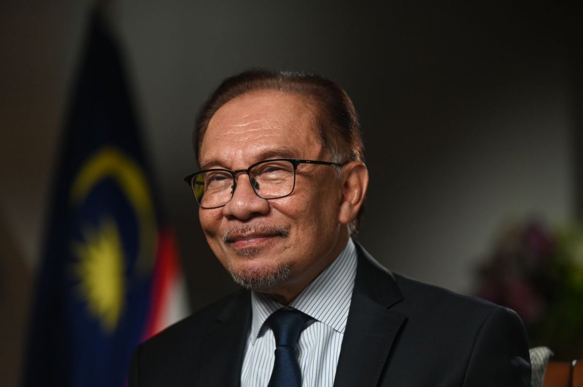 El primer ministro de Malasia, Anwar Ibrahim, a Al Jazeera: 'Nuestro mensaje al pueblo de Gaza es que los apoyamos y apoyamos su derecho a defender su tierra. Nuestras fuerzas de seguridad están en alerta máxima para impedir cualquier intento de asesinar a palestinos y no