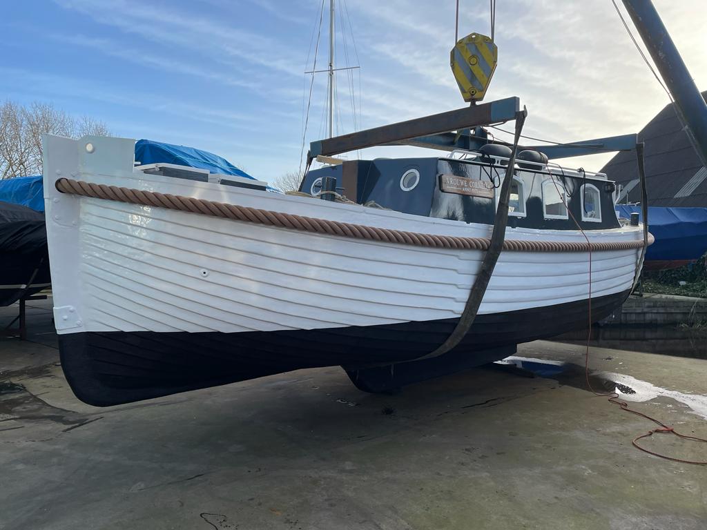 MDbemiddeling's tweet photo. Net binnen gevaren: 2x ruime klassieke cabin #sloep (9.5 &amp; 11 mtr). De ene is met een 4 cil. #dieselmotor uitgevoerd en de andere 9.5 mtr is voorzien van een nieuwe #elektromotor &amp; Jet Truster (boegschroef). Beide  gerefit en prijs € 22.500,= (11 mtr) &amp; € 48.500,= (9.5 mtr). https://t.co/CrRvHbP1jM