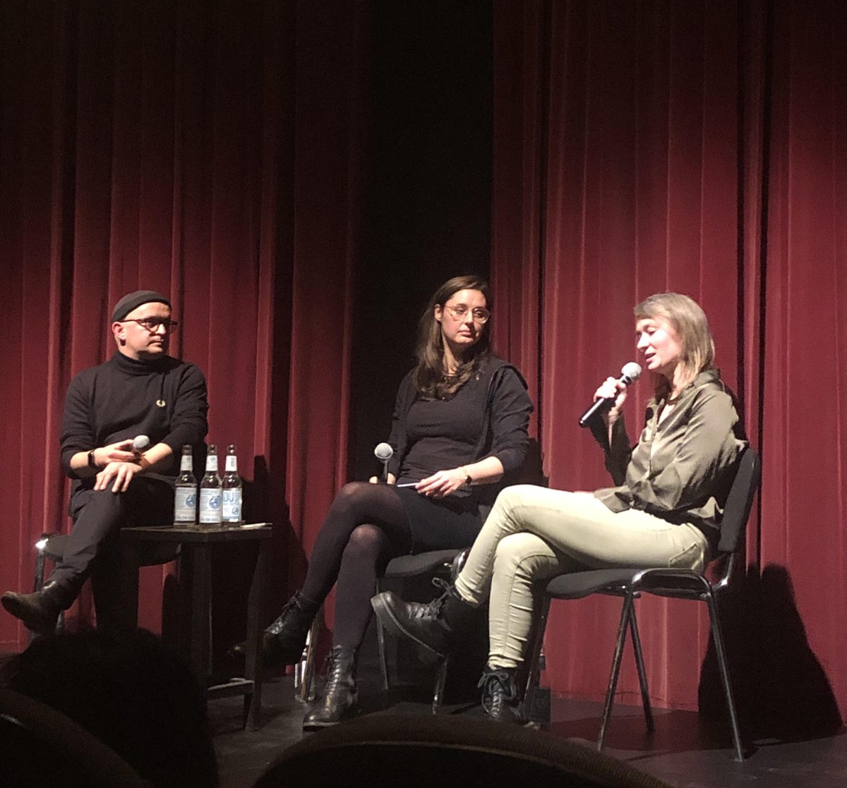 Heimatkunde | hbs (@heimatkunde_hbs) on Twitter photo Der Film #GREENBORDER von Agnieszka Holland führt uns die Krise der Humanität an den europäischen Außengrenzen mit einer Wucht vor Augen, die bestürzt & nachdenklich macht. Danke an <a href="/AnnaAlboth/">Anna Alboth</a> von <a href="/GrupaGranica/">Grupa Granica</a>, <a href="/LuTomasz/">Lukasz Tomaszewski</a> & <a href="/kattascha/">Katharina Nocun</a> für das gute Gespräch gestern. @kinoundthema Der Film #GREENBORDER von Agnieszka Holland führt uns die Krise der Humanität an den europäischen Außengrenzen mit einer Wucht vor Augen, die bestürzt & nachdenklich macht. Danke an <a href="/AnnaAlboth/">Anna Alboth</a> von <a href="/GrupaGranica/">Grupa Granica</a>, <a href="/LuTomasz/">Lukasz Tomaszewski</a> & <a href="/kattascha/">Katharina Nocun</a> für das gute Gespräch gestern. @kinoundthema