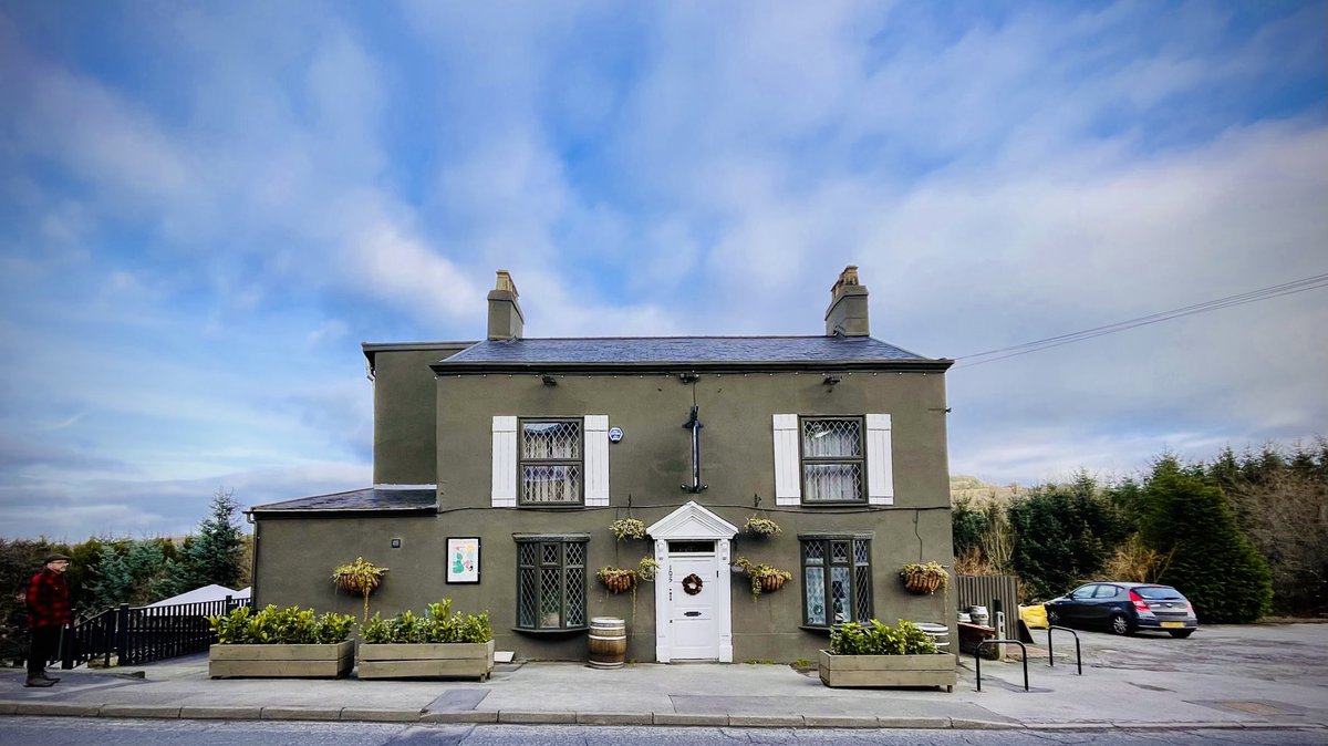 SCJmurphy's tweet photo. The evocatively named Strines Nightingale- a popular live music venue for #PubFrontFriday #Strines @DoorsNo3828 #AlphabetChallenge #WeekE #Evocative https://t.co/EsStcomhmy