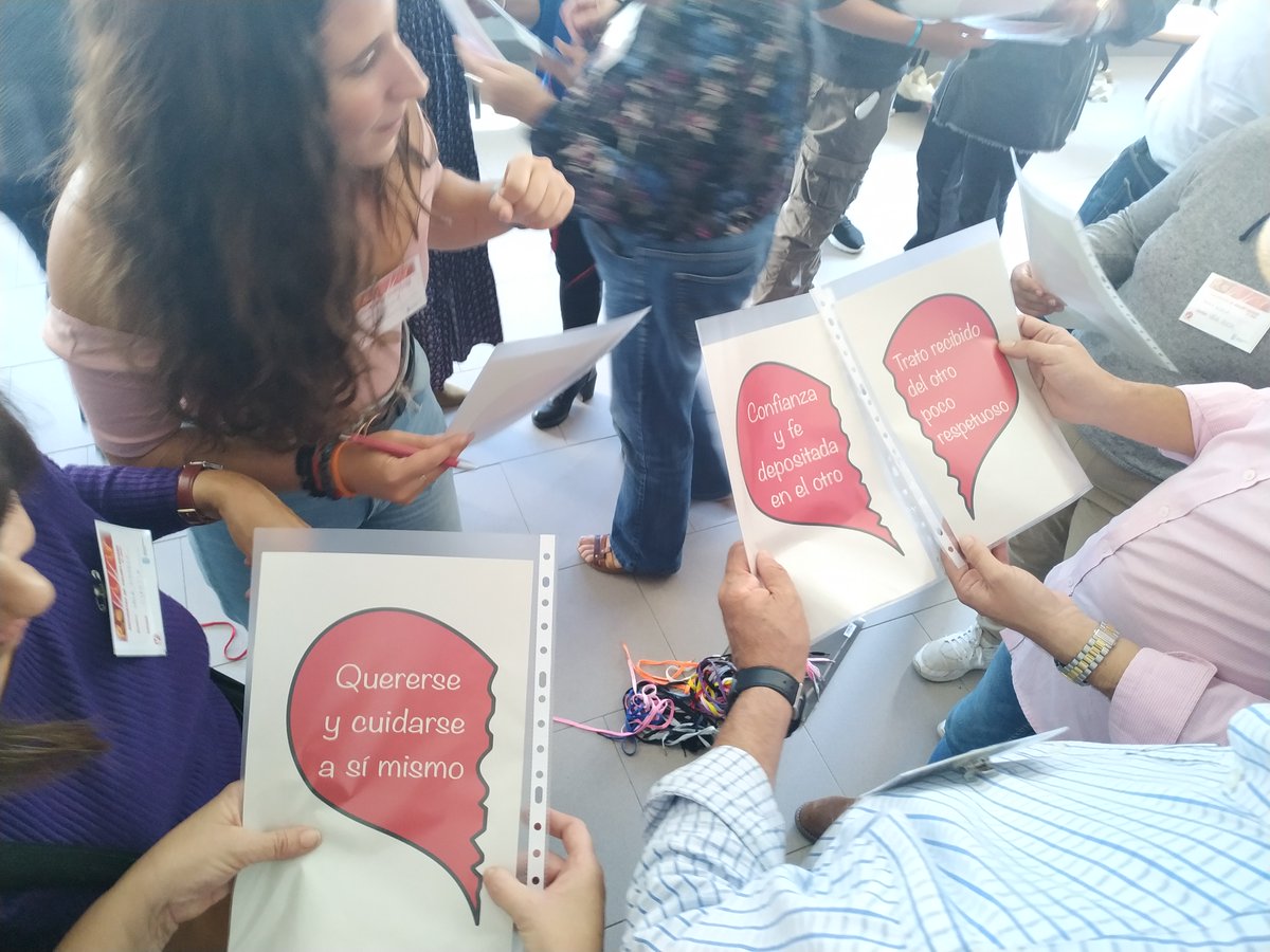 EducAutor's tweet photo. "El costurero emocional del #voluntariado": acompañando y cuidando el compromiso social. Forma parte de mi "caja de herramientas" para acompañar a los equipos de voluntariado en su proceso de compromiso, motivaciones, dificultades... #coachingontologico
https://t.co/dZGRfX17B8 https://t.co/q3t5NM8DKp