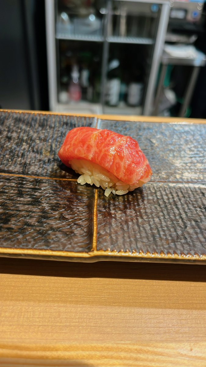 shaoruu1's tweet photo. カジュアルカウンター寿司屋で
好き勝手頼むご褒美中 https://t.co/0vpLtsYUxM