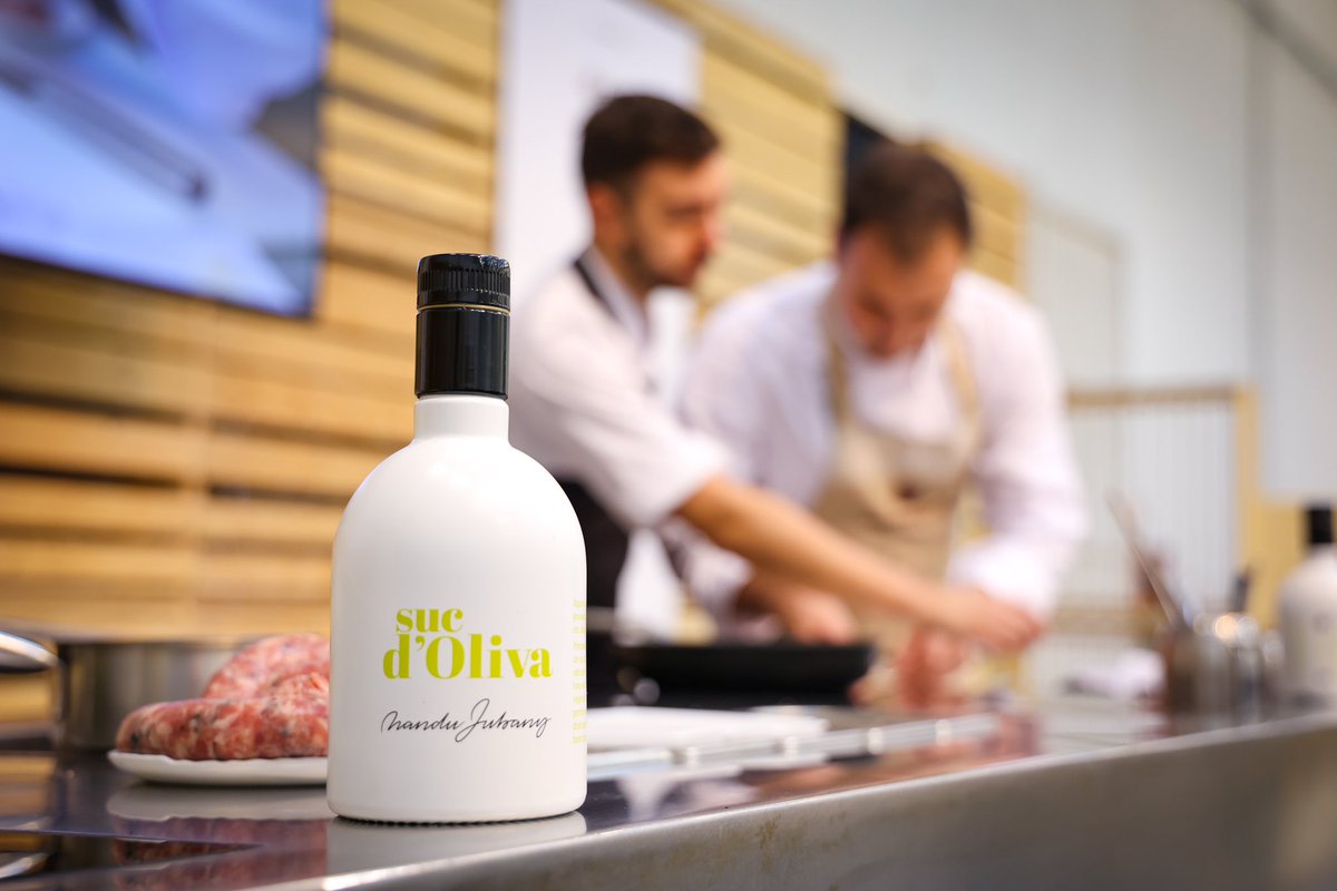 Avui hem seguit amb l'Acadèmia de la Tòfona, per compartir més i més coneixements sobre el diamant negre de la gastronomia a l'entorn acadèmic!👏🏼😊