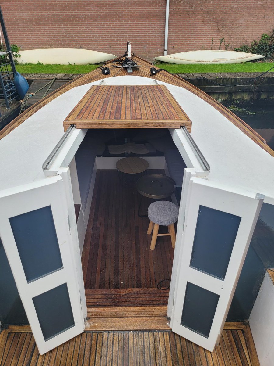 MDbemiddeling's tweet photo. Net binnen gevaren: 2x ruime klassieke cabin #sloep (9.5 &amp; 11 mtr). De ene is met een 4 cil. #dieselmotor uitgevoerd en de andere 9.5 mtr is voorzien van een nieuwe #elektromotor &amp; Jet Truster (boegschroef). Beide  gerefit en prijs € 22.500,= (11 mtr) &amp; € 48.500,= (9.5 mtr). https://t.co/CrRvHbP1jM