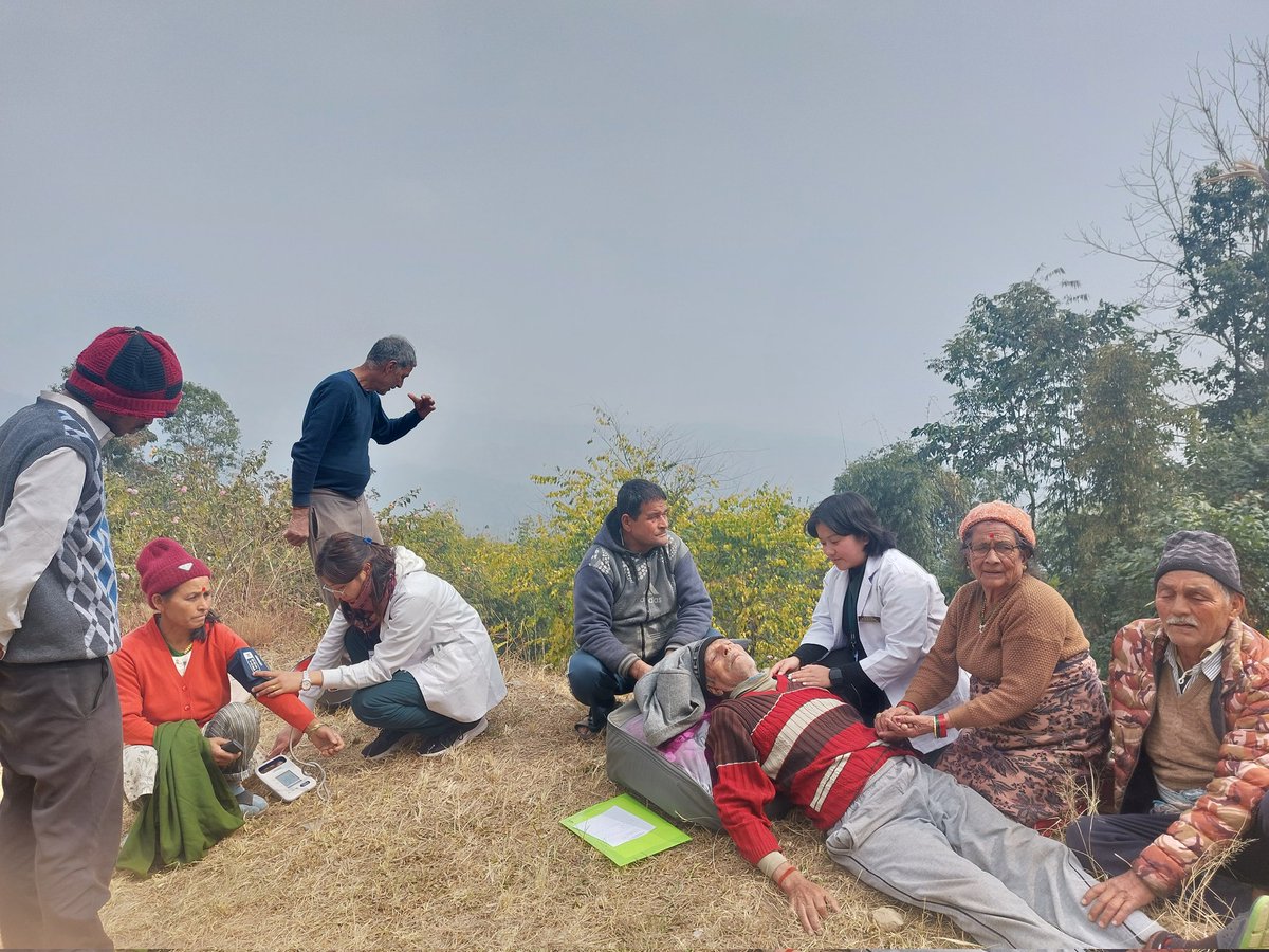 ChukitL's tweet photo. Emergency medical services 🚑 to an elderly sick client at Lower Sadam Ward under SADAM HWC-SHC. @USAID_NISHTHA @AyushmanHWCs https://t.co/VahVA24Q5d