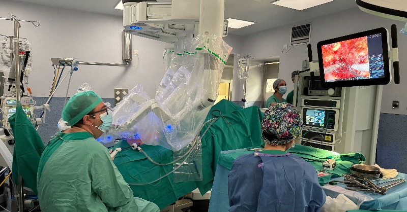 GVAsanitat's tweet photo. 🏥 @GVADrPeset supera las 100 cirugías robóticas asistidas con el sistema Da Vinci a los cuatro meses de su instalación

➡️ La plataforma, empleada principalmente en patología oncológica, ofrece mayor precisión y minimiza el dolor postoperatorio