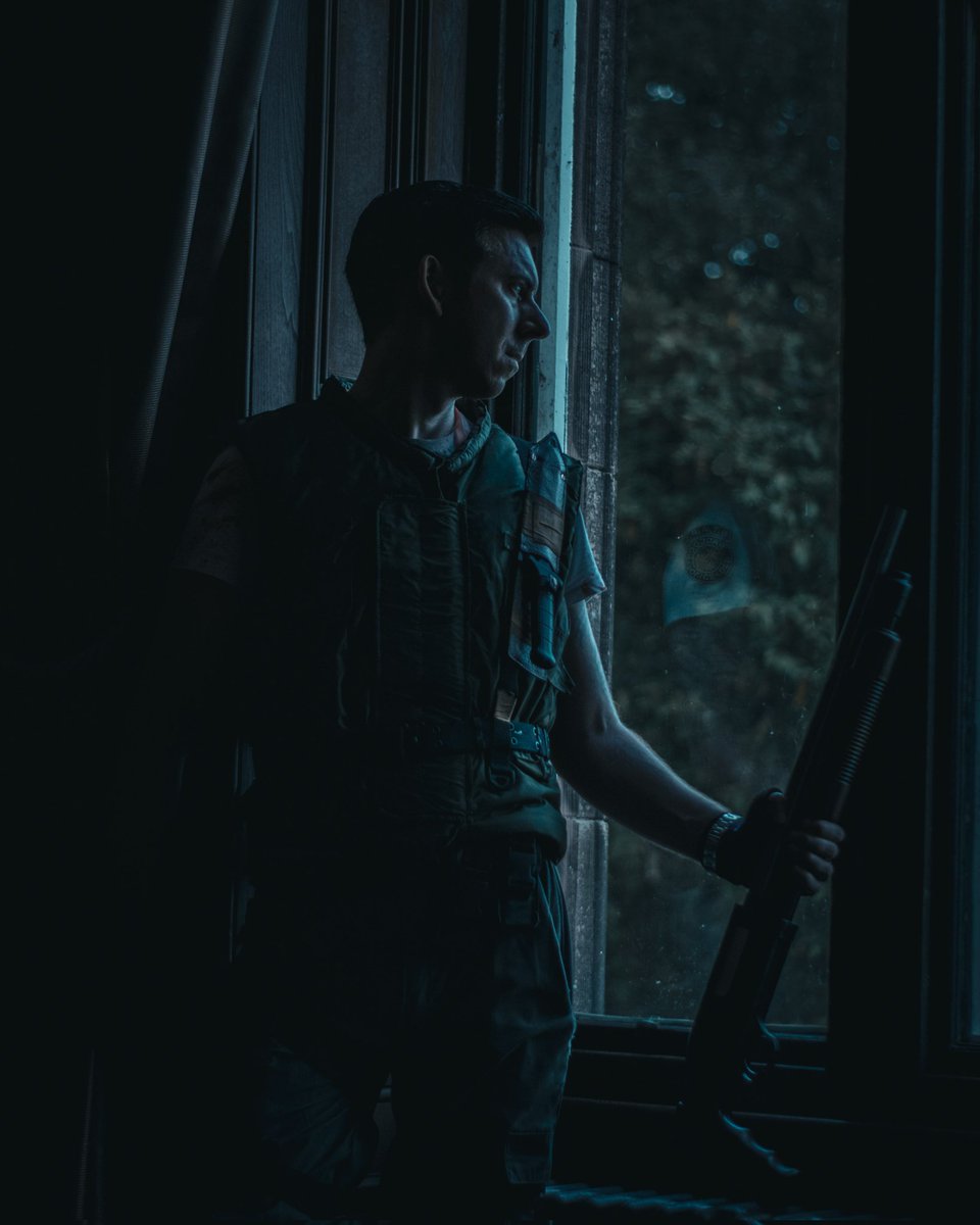 XenoMorpheus3's tweet photo. I can't make anything out through the darkness and fog...
Photography and edit by @fotoblitzuk
Taken at @SecretconUK 2022
@re_games #residentevil #residentevilremake #residentevilcosplay #chrisredfield #STARS #STARScosplay #cosplay #raccooncity #rpd #REBHFun https://t.co/JAhvdoAgVW