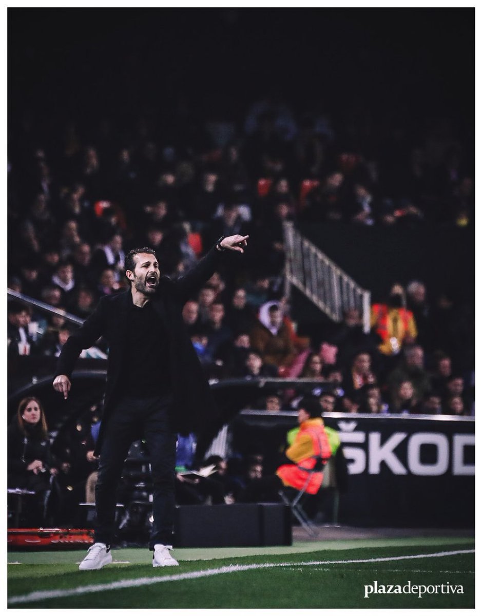 Ruben18G's tweet photo. Don Rubén Baraja Vegas. Lo único que nos queda. A tus pies, mister. Chapó. @RubenBaraja @valenciacf https://t.co/Ng631Yceqj
