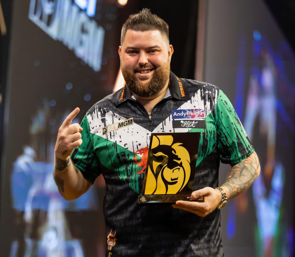 Michael180Smith's tweet photo. Glad to get night 1 under the belt. Not at my best but did enough and feels amazing to get a win again. Thanks for the continued support @heatableUK @TonyBet @Shot_Darts #andyfreight @dartingp https://t.co/8eqtD2w8BX