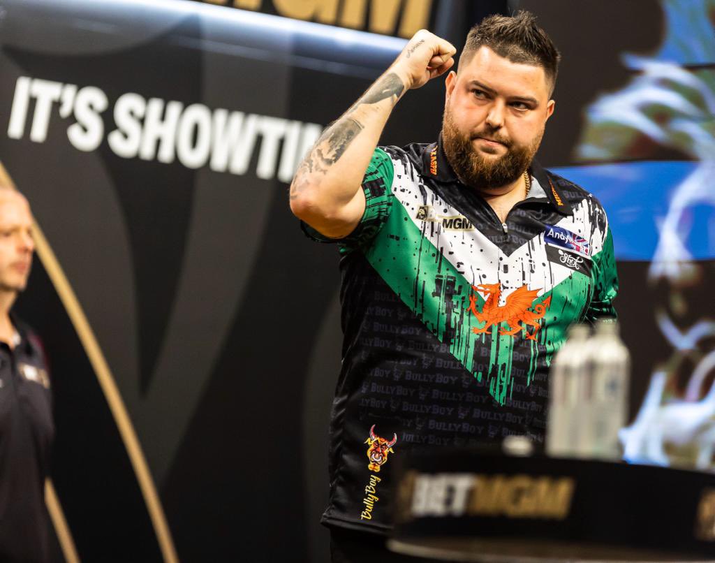Michael180Smith's tweet photo. Glad to get night 1 under the belt. Not at my best but did enough and feels amazing to get a win again. Thanks for the continued support @heatableUK @TonyBet @Shot_Darts #andyfreight @dartingp https://t.co/8eqtD2w8BX
