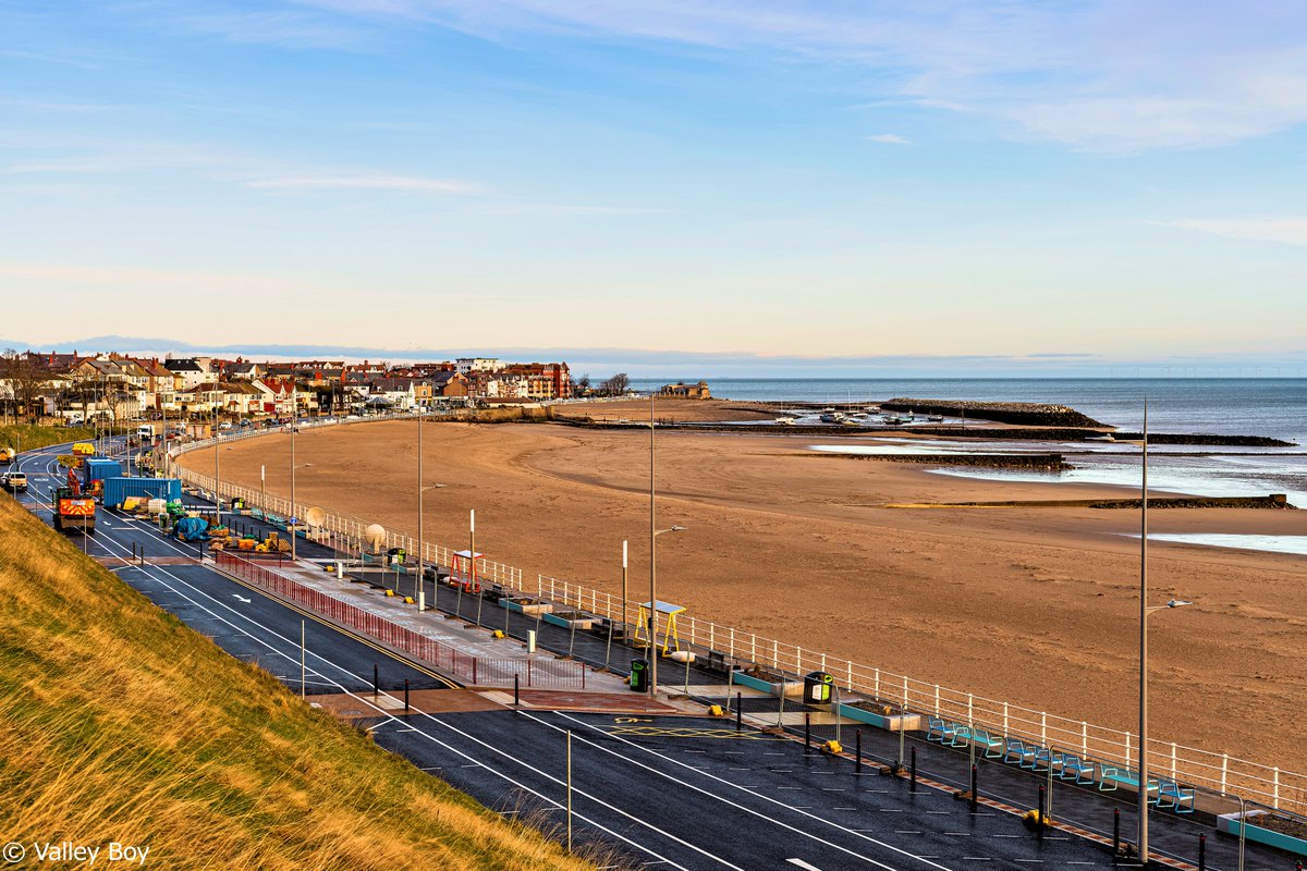 BJRoberts's tweet photo. An early February morning view of the Rhos Promenade and Harbour, from Cayley Promenade.@Ruth_ITV @ItsYourWales @NWalesSocial @WalesCoastPath @OurWelshLife @northwalescom @northwaleslive @AllThingsCymru #RhosonSea #Promenade #Harbour #CayleyPromenade #FineMorning #February #Wales https://t.co/WjUuk3Cf7p