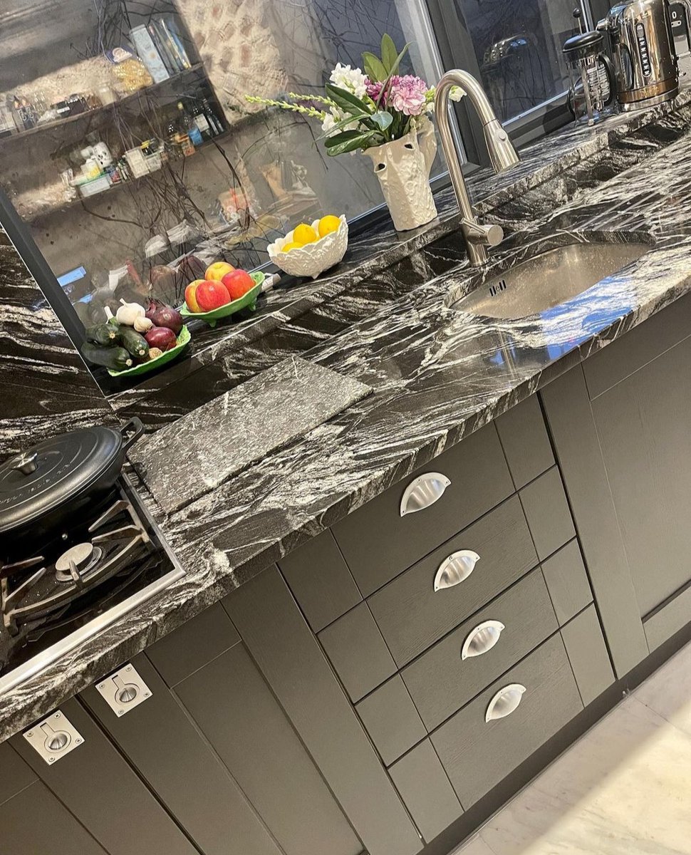 ResidentialUk's tweet photo. Love entertaining?

Is time to upgrade the heart of your home?

We cover a wide range of projects and styles.  

Covering all kitchen renovations. 

#bespoke #refit #new #refurbish #completed  by Residential Renovations Ltd #Brighton #renovations #Sussex #builders #choices https://t.co/wQbyI0slp8