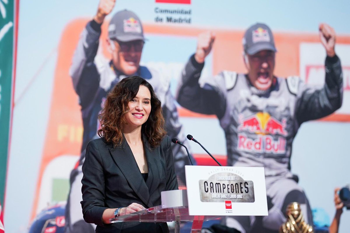 Madrid recibe a los campeones del Rally Dakar Carlos Sainz y Lucas Cruz. Un tándem madrileño-catalán unido por el esfuerzo, el talento y la pasión por el deporte. Y que tantas alegrías nos ha dado a los españoles.