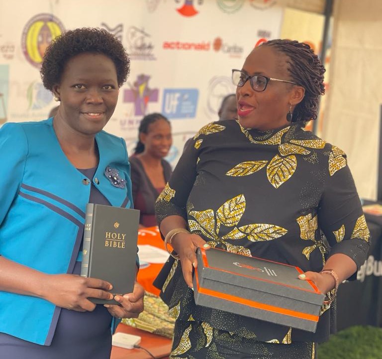 CSBAGUGANDA's tweet photo. At CSBAG, we welcome our new Board Chair Ms Claudia Apio @clapotod and extend our greatest appreciation to Ms Elliot Orizaarwa @ElliotOrizaarwa the outgoing chairperson for your gallant leadership. 

With this new Board, CSBAG, is optimistic of continued growth. @JuliusMukunda https://t.co/el2KOhtQcN