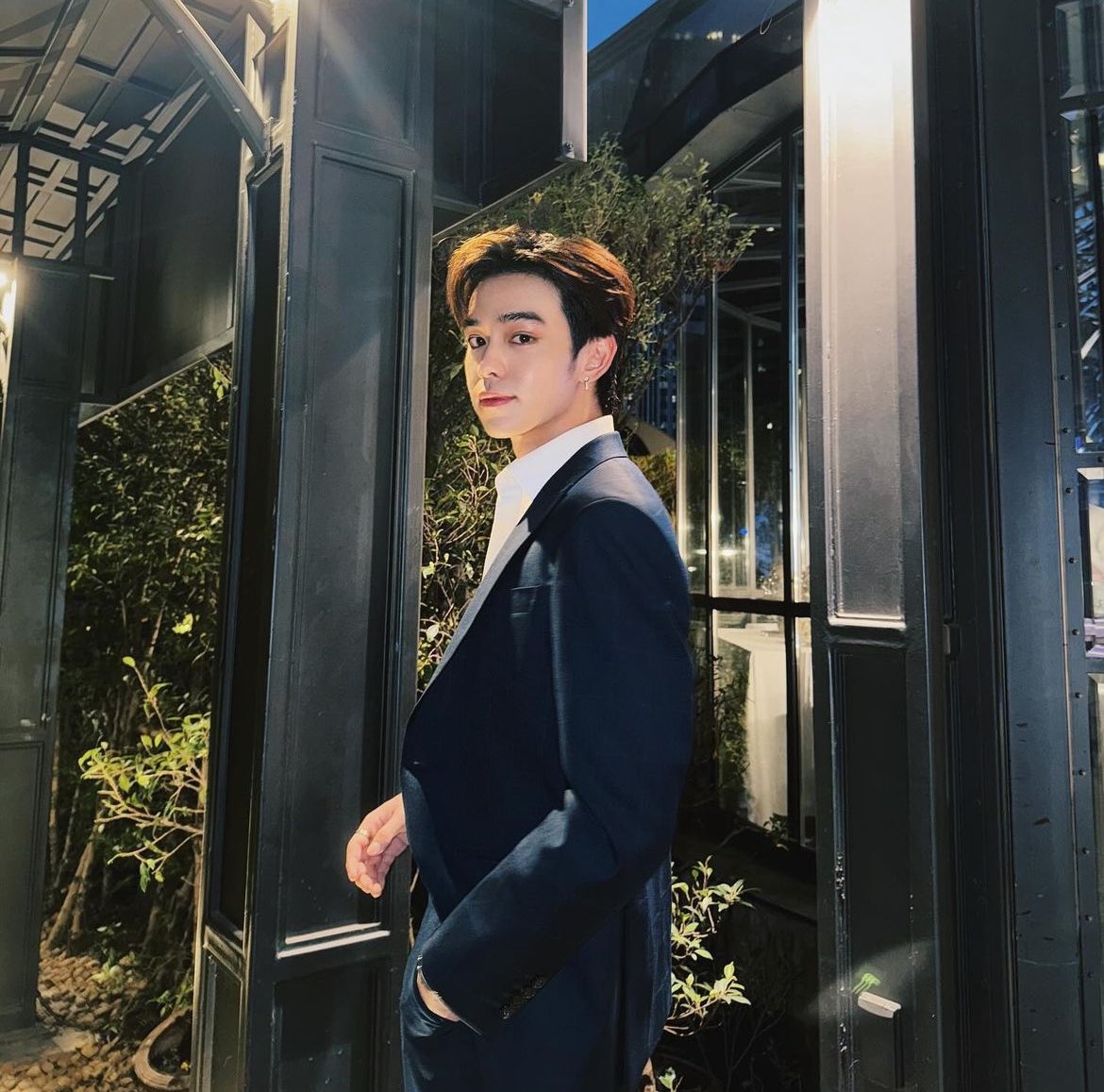 arommiee's tweet photo. ตอนแรกก็ใส่สูทธรรมดา แต่มองไปมองมา นี่มังเติร์ด ลภัส สูทหล่ออออออออ 💙✨🫠
#RitualsThailand
#ThirdLapat
#t3group_ent https://t.co/IYnaywqsrC