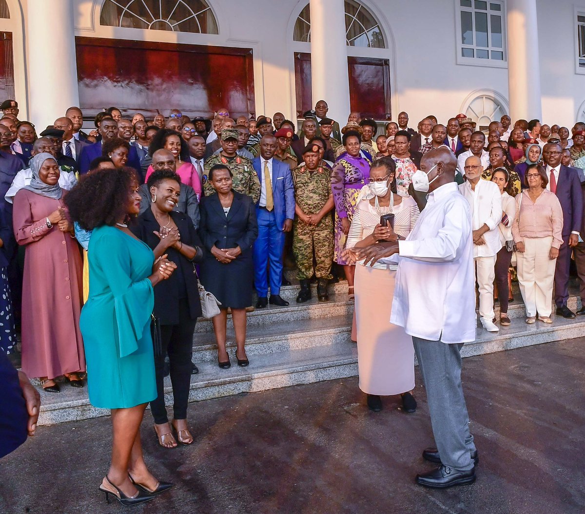 H.E The President and First Lady.. 
At State House Entebbe. 

#Humbled 🙏🏾♥️🇺🇬

<a href="/Laurakahunde/">Laura Kahunde</a>