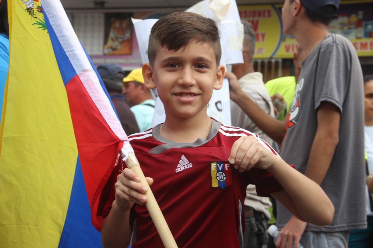 AlcDeGirardot's tweet photo. Hoy #02Feb amanecimos #Vinotintos!! ⚽🥅

Nuestros muchachos de la selección nacional clasificaron a la ronda final del Preolímpico de Fútbol con una victoria histórica 3 a 1 a Brasil👏

Seguimos alentando a nuestro equipo rumbo a #Paris2024 

@RafaelMaracay21 
#Maracay https://t.co/iJScmeMmtA