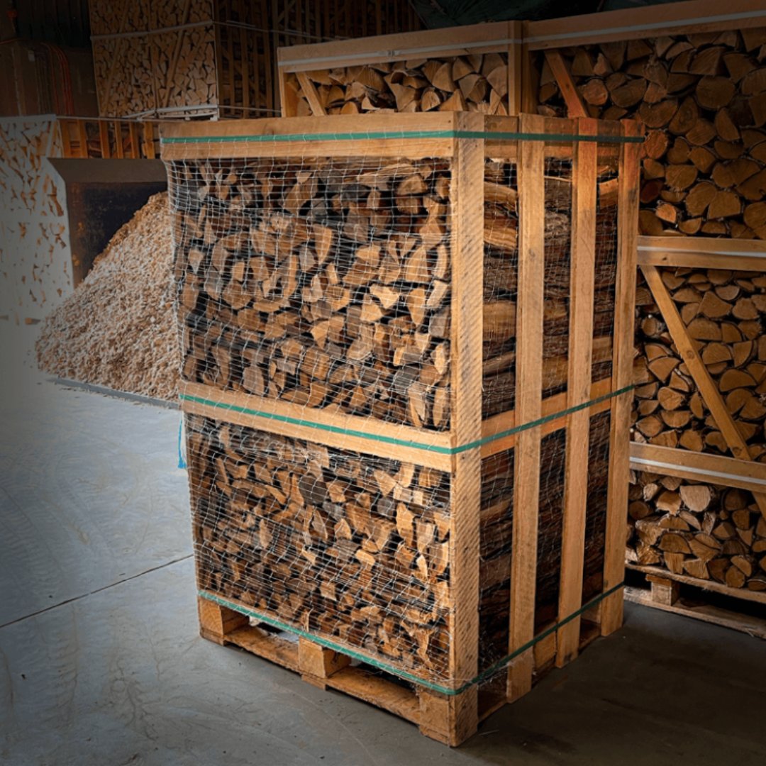 CoziLogsUK's tweet photo. In stock and great value! (also includes free UK delivery) 

Giant crate of #ReadytoBurn Kiln Dried extreme South African hardwood logs certified by @WoodsureFuel  🌲🔥👌🏻 Stock up today at https://t.co/ja3LqKMAXn https://t.co/FlHxWWRRHS