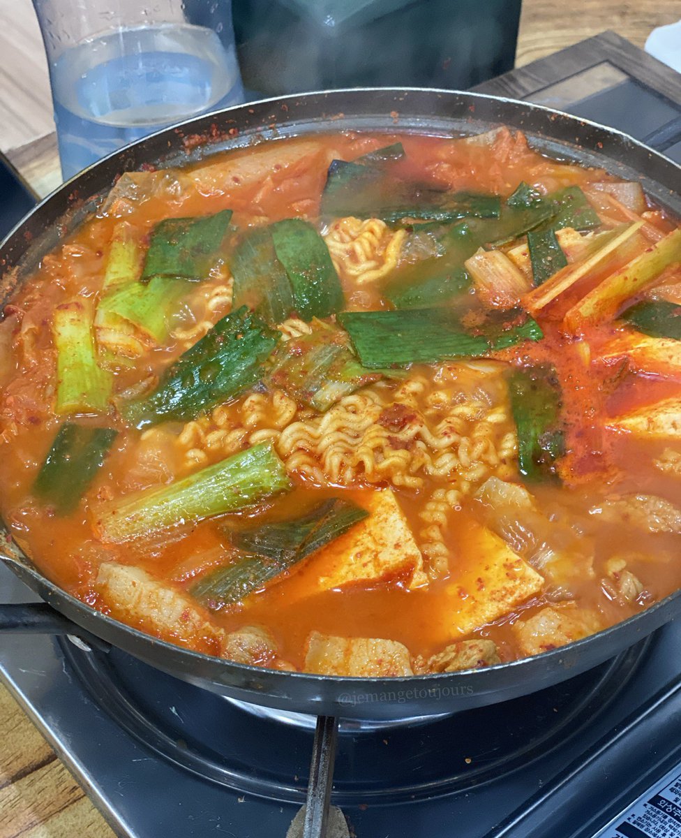 jemangetoujours's tweet photo. 용인/수지구청 돈가네옛날김치돼지찌개
김치돼지찌개 왕계란말이 https://t.co/gLCSbJdzYy