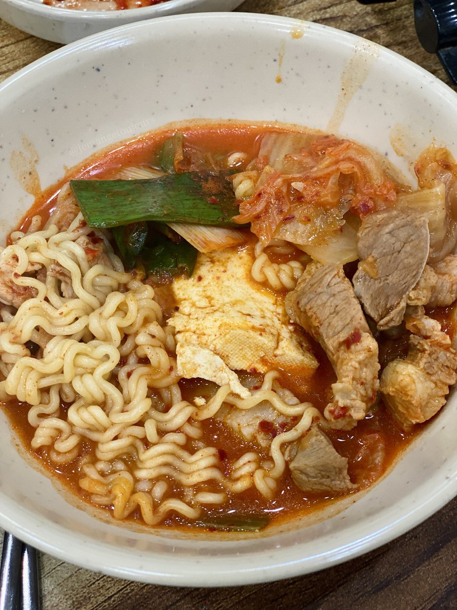 jemangetoujours's tweet photo. 용인/수지구청 돈가네옛날김치돼지찌개
김치돼지찌개 왕계란말이 https://t.co/gLCSbJdzYy