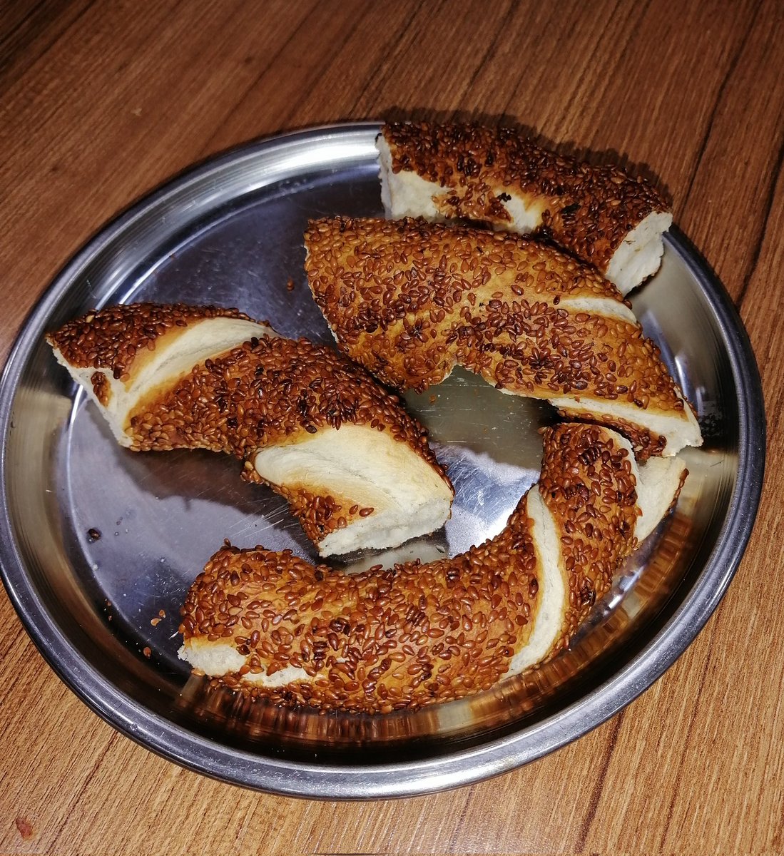 Sebbi_1907's tweet photo. Çayımı ☕ Çekmemişim 🤪 #BiSimit 🥨 12.5 TL 😬 https://t.co/CnglnVwg8x