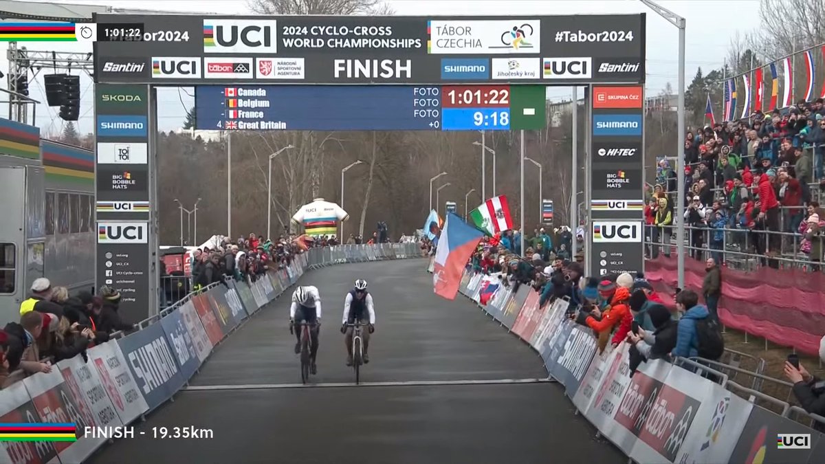 WHAT A FINISH! France take the win, what a gutsy ride from Sparfel the junior at the end there, silver for GB and Cam Mason #CXWorlds