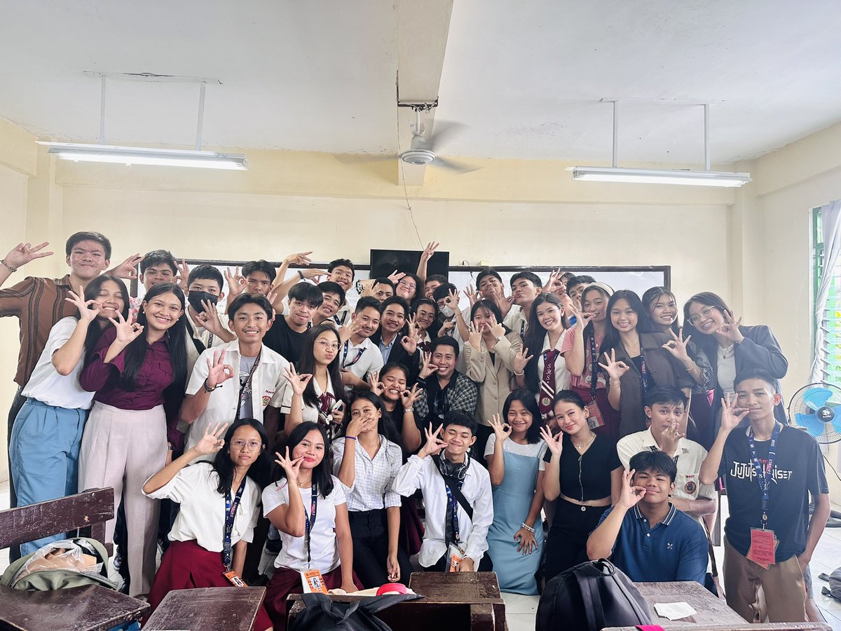 primajayron's tweet photo. I’ll surely miss these classes. 💕 #OralCommunication #SpeechDelivery https://t.co/WPEwrtIGkk