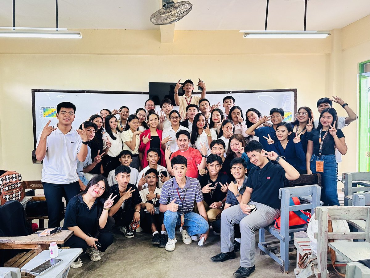 primajayron's tweet photo. I’ll surely miss these classes. 💕 #OralCommunication #SpeechDelivery https://t.co/WPEwrtIGkk