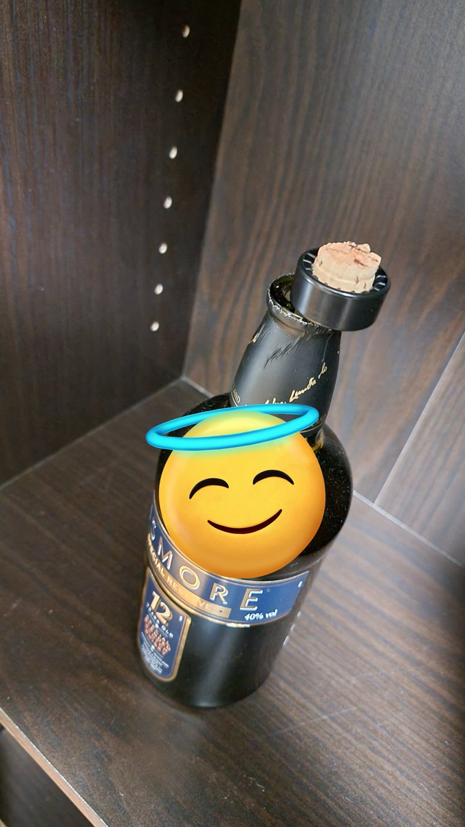 ウイスキースイマー🏊 (@whiskyswimmer) on Twitter photo コルクが折れましたー😇 コルクが折れましたー😇