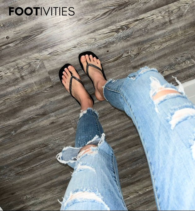 Flip Flop Friday 🩴 what&rsquo;s your favorite view, 1 or 2? https://t.co/gBB90ZrC6o<a href="/tag/throne"class="tags"><span>#throne</span></a><a href="/tag/wishlist"class="tags"><span>#wishlist</span></a>