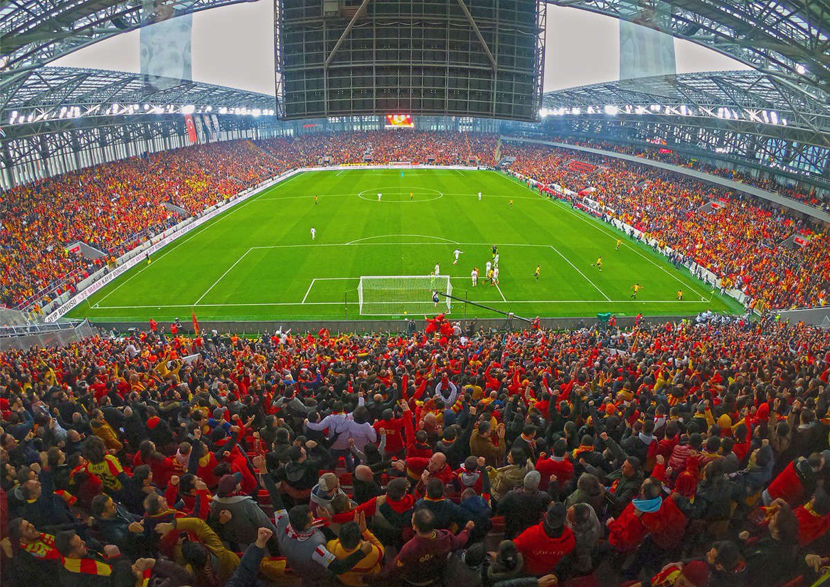 Goztepe's tweet photo. Efsanesin tarihinle #Göztepe💛❤

Sonradan satışa sunulan misafir tribünü biletlerine yoğun ilgi göstererek kısa sürede tüketen anlı şanlı Göztepe taraftarına sonsuz teşekkürler🙏 Yarın hep birlikte evimiz Gürsel Aksel Stadyumu'ndayız👊

#Göztepe #İnanGüzelGünlere https://t.co/BnGx4LDBPI