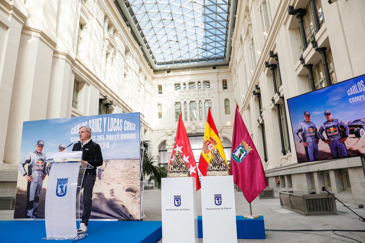 Con sus triunfos han paseado el nombre de Madrid y España por el mundo. @CSainz_oficial y @LucasCruz74 son un ejemplo de valores como el trabajo conjunto y el esfuerzo. La prueba de que los sueños se pueden cumplir. Bienvenidos a Cibeles, campeones, vuestra casa.