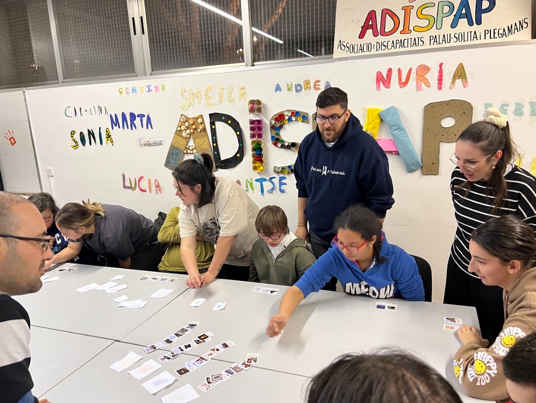 🎴Aquests dies, amb l'Associació Palau Medieval, hem portat el Palau Històric, el joc de cartes sobre la història de Palau-solità i Plegamans, a diferents centres i entitats del municipi:

🧑🏻‍🏫A l'Escola Marinada
🧓🏻Al Casal de la Gent Gran
🏫Al CREI Els Castanyers
🫂A l'ADISPAP