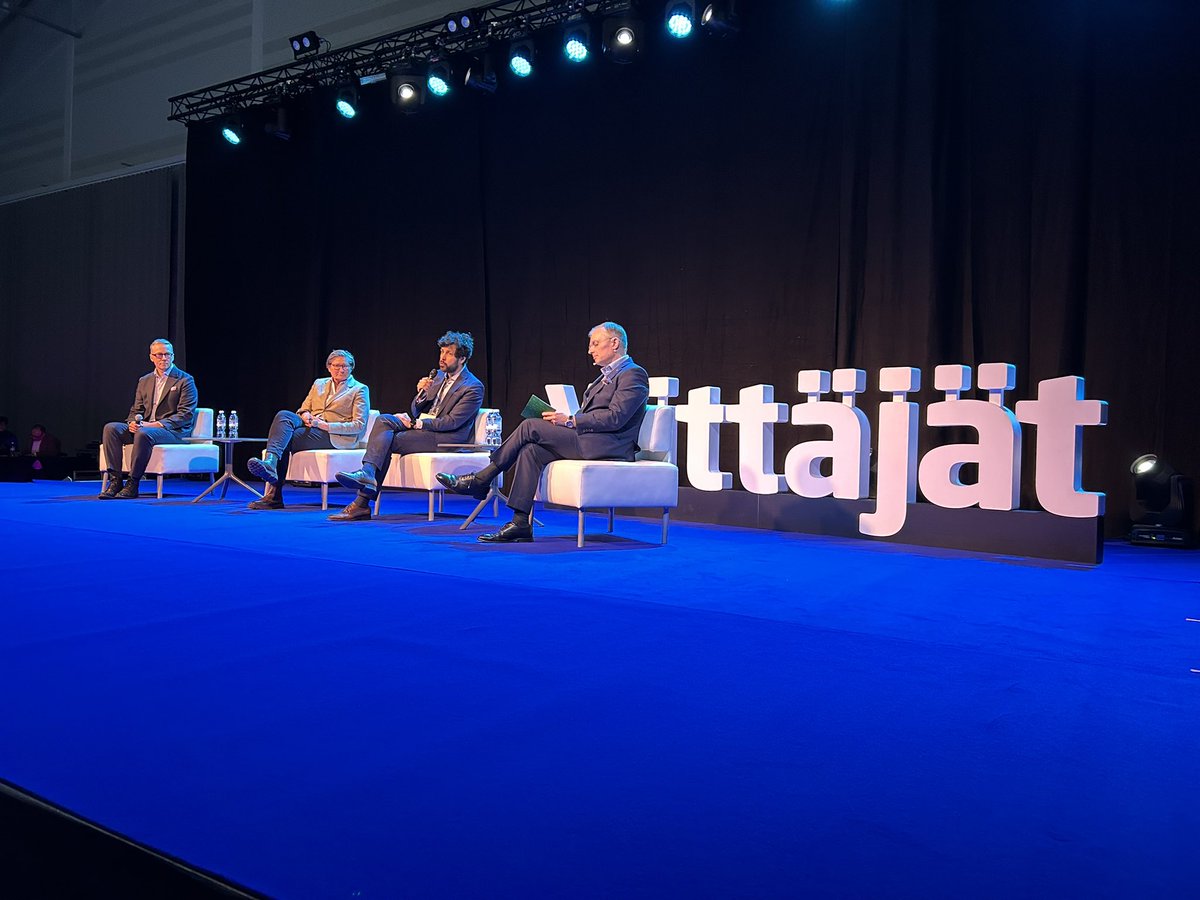 Onko taloustilanne yhtä synkkä kuin julkisuudessa puhutaan? #VF2024-lavalla <a href="/MalinenPetri/">Petri Malinen</a>, <a href="/HeleniusTiina/">Tiina Helenius</a> ja <a href="/Mau_And/">Mauri Kotamäki</a> näkevät synkkyyden keskellä myös orastavia vihreitä versoja. Talouden ennustaminen on kuitenkin nyt todella vaikeaa ja Helenius vertaa sitä tikan heittoon.