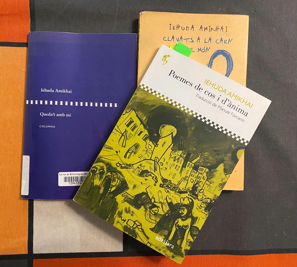 MontseMarsal's tweet photo. ...ara mateix, em sento tan rica...
(Preparant la propera sessió del Club de lectura de poesia a la #BibliotecaRocaUmbert sobre #IehudaAmikhai i, de retruc, treballant per a la tesi. Com deslligar Amikhai de #ManuelForcano?)
https://t.co/qgLgcovBvY https://t.co/3b2TBhFiQi