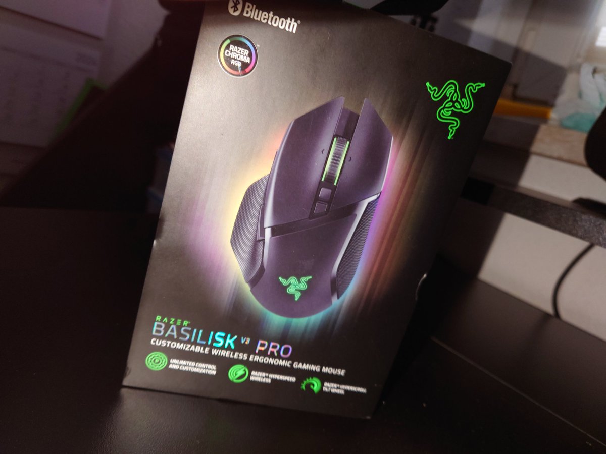 Wagoss225's tweet photo. #RazerFaithful fajna myszka polecam lekka i łatwa w obsłudze. https://t.co/zy9vzMrDhh