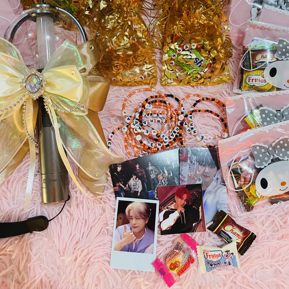autumnkzuha's tweet photo. enhypen fate in ncc 
enha bracelets, lomo cards, polaroids, &amp; candies 🧡
a fan support by @autumnkzuha &amp; @giaramartinez ✨

– like, rt, &amp; follow (optional) 
– location, tba ✨ 
- open for trades on d-day only!
– strictly 1:1 ratio, limited quantity 

t. #FATE_IN_NEWCLARKCITY https://t.co/3vc35YrO0O