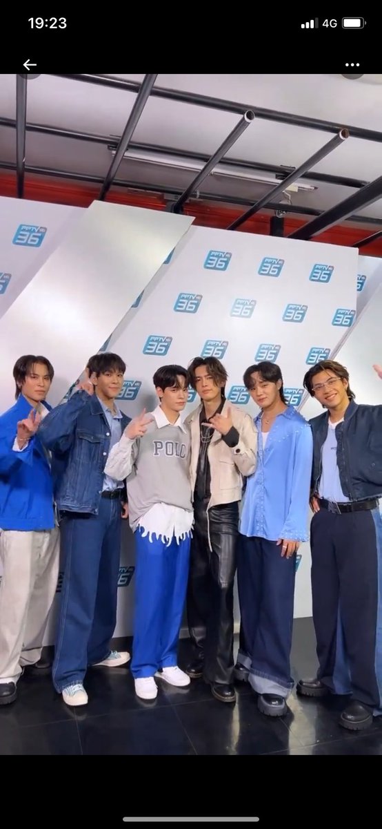 Aanxq's tweet photo. ชอบความสองพี่น้องค่ายนี้ ดอกไม้กับผีเสื้อ ซิงสามเบ้กดีคุมตีมชมพู ทุกอย่างสีชมพูหวานมาก ฝั่งดีวายคุมตีมฟ้า/น้ำเงิน ไปโปรโมทก็ใส่ชุดตีม ชอบบน่ารักก💙🩷
แต่ใดๆไปฟังเพลงกันนนนเพราะทั้ง2เพลงเยย🫳🏻
#MVเพื่อนแอบรักDVI #DVI
#PerfectmatchMV #bXd https://t.co/UzesIvGt4E