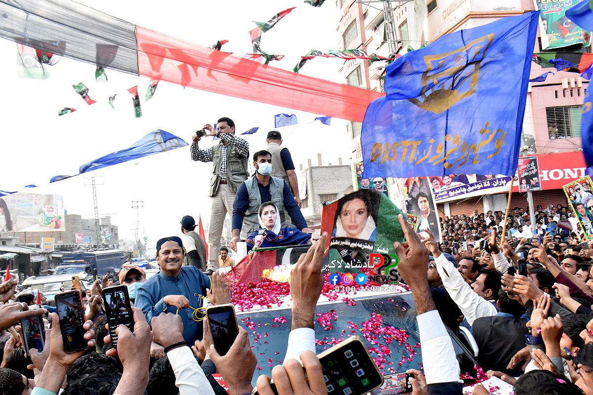 badshahlakhair's tweet photo. #جئےبھٹو 
واہ نوشھروفیروز واہ 
بادشاہ لاکھیر سٽي نوشهروفيروز

عکس بینظیر محترمہ آصفہ بھٹو زرداری صاحبہ کا شاندار اور جاندار استقبال زبردست جئیو جیالوں جئیو
@AseefaBZ
#چنو_نئی_سوچ_کو
#PppDigitalNaushahroFeroze
#PPPDigitalFacebook
#NA206 #PS35 #PS34
#PPP https://t.co/53NjOUtW2I