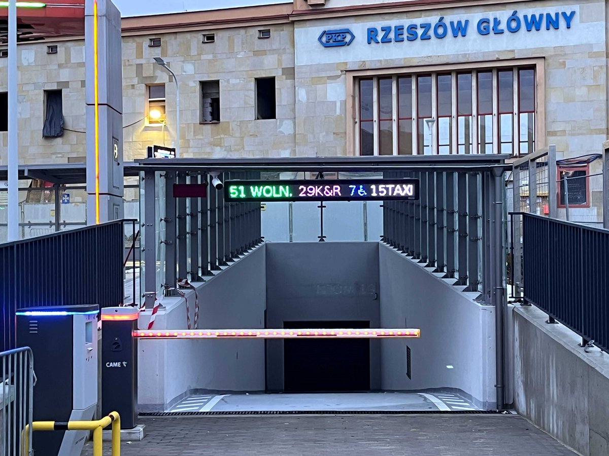 RESinetpl's tweet photo. Rzeszowskie Centrum Komunikacyjne na chwilę przed otwarciem. Pełna fotorelacja --> https://t.co/oVvTPiyDdk https://t.co/hEQ8jjQrkc
