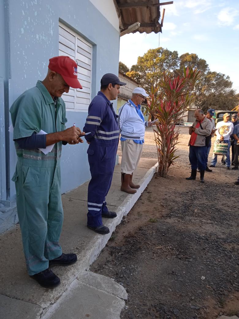 UebProdMajagua's tweet photo. #PetrolerosPorCuba de la @UebProdMajagua , desarrollan matutino general, informando a los trabajadores  resultados del cierre de producción y orientaciones para el desarrollo del cambio de labor en la entidad.
#JuntosVamosXMas
#MajaguaUnida
#LatirXUn26Avileño https://t.co/yBtG9sKaqx