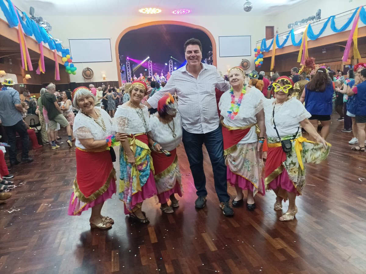 RodrigoReisCWB's tweet photo. Carnaval da 3 Idade em Curitiba com o Vereador Rodrigo Reis https://t.co/V5cCWK13KM