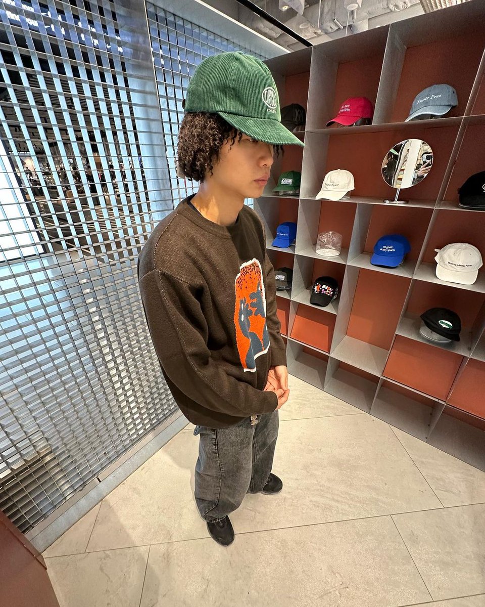 go_off44's tweet photo. 씁...하....쫌 귀여운 것 같기도..?? https://t.co/wkueJJQcAf